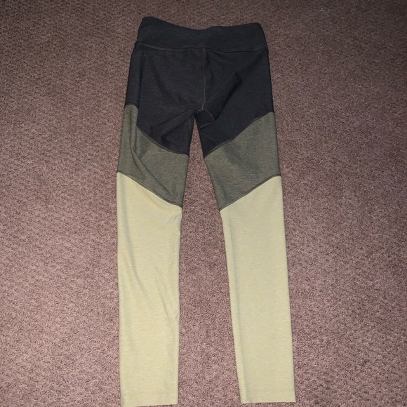 Outdoor Voices Springs Legging Olive/Willow/Hemp. - Picture 7 of 8